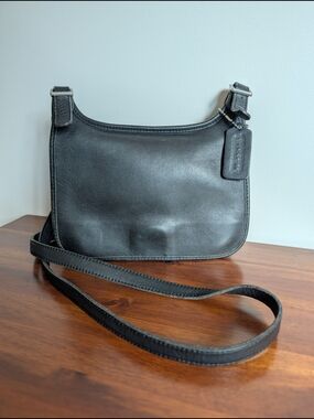 EUC Vtg Coach Mini Hippie 9142 Black